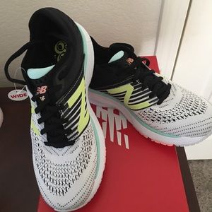 New Balance 860 v10, size 9 wide, womens